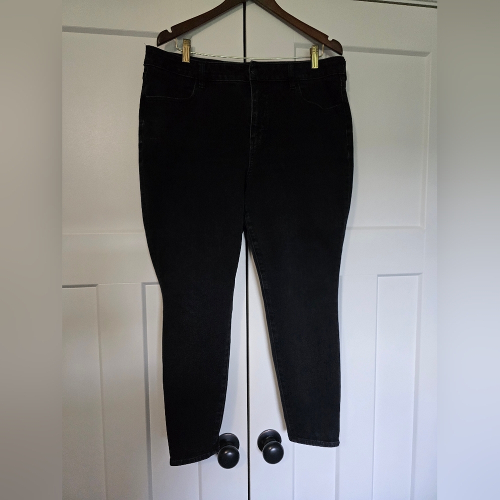 American Eagle Outfitters Black Hi Rise Jegging Dream Stretch 18 Short